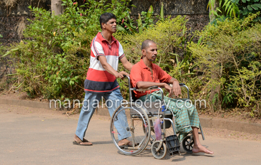 Lok Sabha polling underway in mangalore